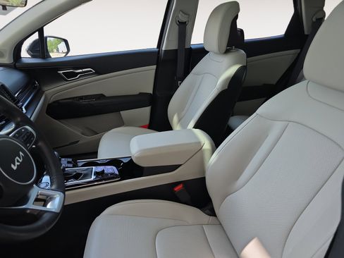 Certified 2025 Kia Sportage EX w/ Premium Package FWD image 21