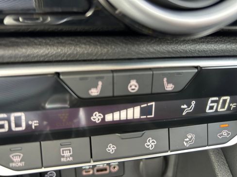 Used 2025 Nissan Sentra SR w/ SR Premium Package FWD image 23