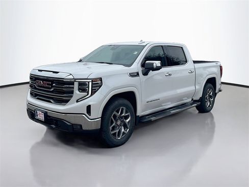 Used 2023 GMC Sierra 1500 SLT image 3