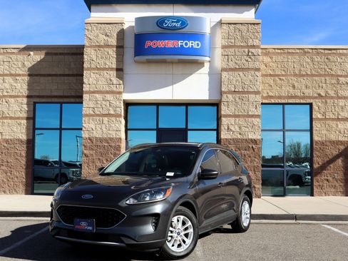 Used 2020 Ford Escape SE image 2