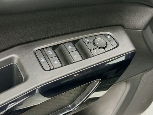 Used 2025 Nissan Pathfinder SV image 15