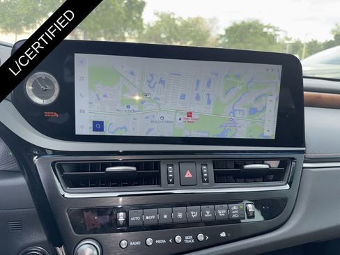 Used 2025 Lexus ES 300h w/ Premium Package FWD image 16