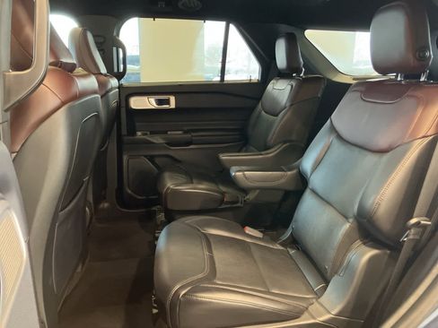Used 2020 Ford Explorer Platinum w/ Premium Technology Package image 29