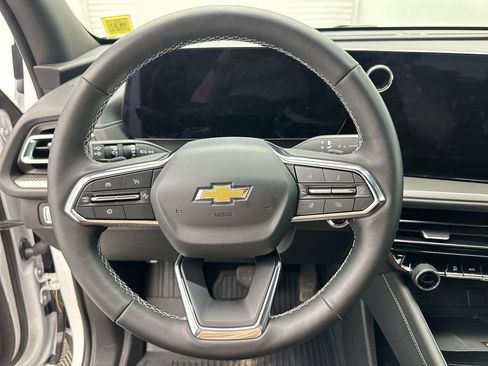 Used 2025 Chevrolet Traverse LT w/ Driver Confidence Package AWD/4WD image 11