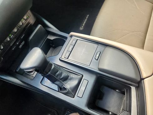 Used 2020 Lexus ES 350 Ultra Luxury w/ Accessory Package 2 FWD image 18