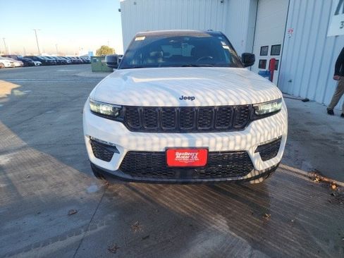 New 2025 Jeep Grand Cherokee Limited image 13