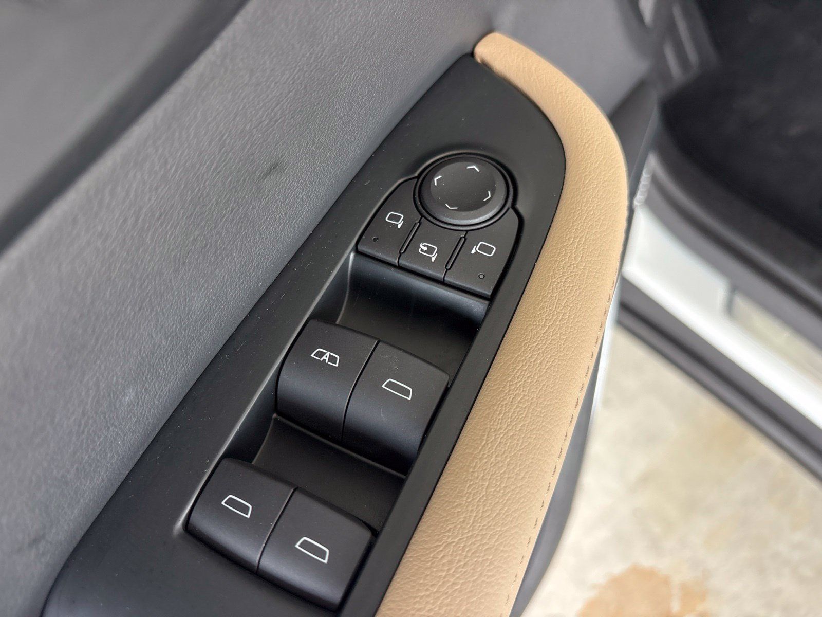 Used 2025 Buick Enclave Preferred FWD image 11