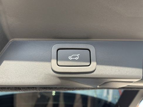 Used 2016 Land Rover Range Rover Sport SVR image 80