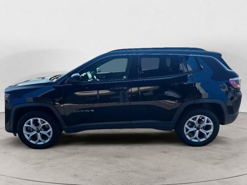 Used 2025 Jeep Compass Latitude w/ Sun & Sound Group AWD/4WD image 5