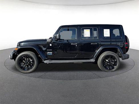 Used 2022 Jeep Wrangler Unlimited Sahara image 2