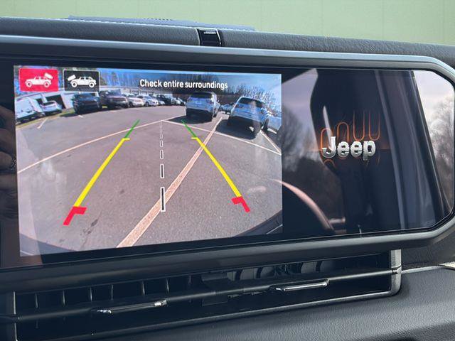 Used 2025 Jeep Wrangler Unlimited Sahara AWD/4WD image 35