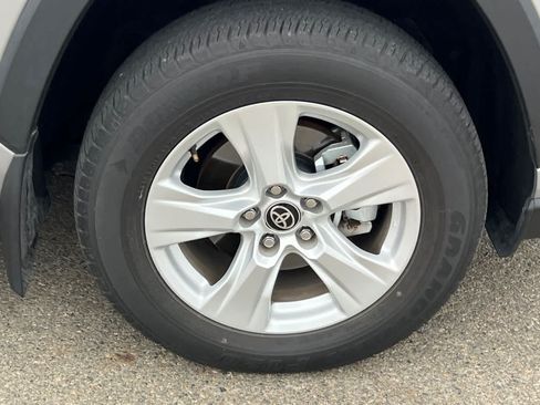 Certified 2021 Toyota RAV4 XLE w/ XLE Grade Weather Package AWD/4WD image 18