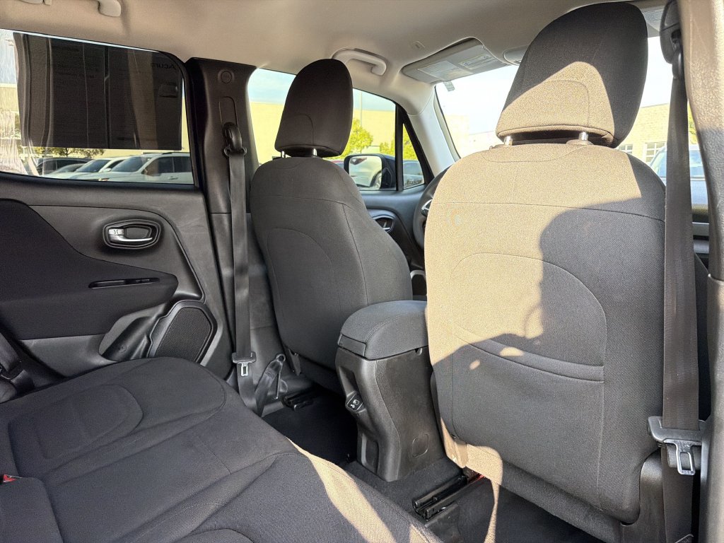 Used 2021 Jeep Renegade Latitude FWD image 16