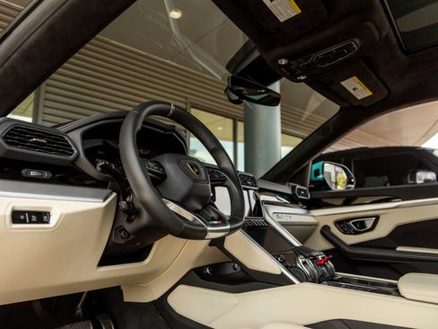 Used 2024 Lamborghini Urus S AWD/4WD image 28