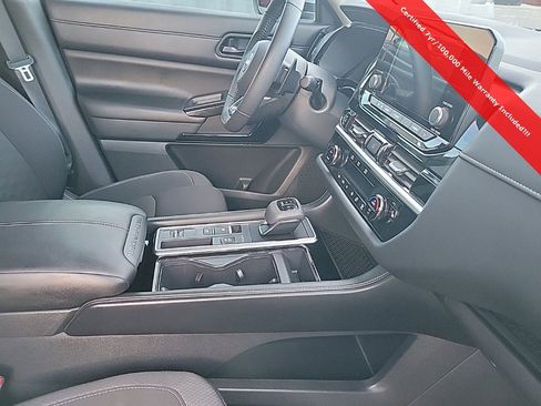 Used 2024 Nissan Pathfinder SV image 46