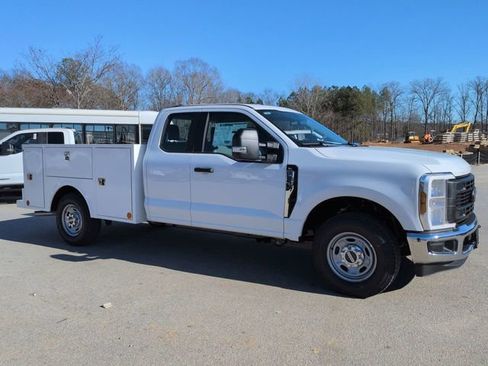 New 2026 Ford F250 XL w/ XL Chrome Package image 2