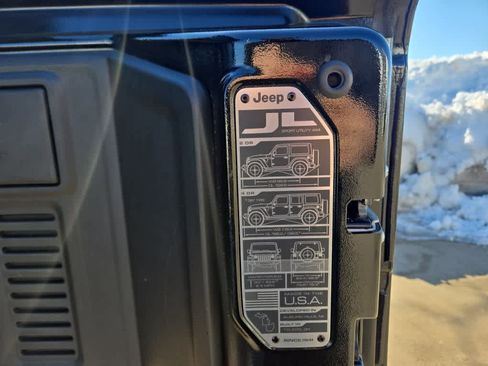 Used 2023 Jeep Wrangler Unlimited w/ Cold Weather Group image 7