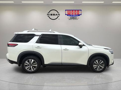 Used 2024 Nissan Pathfinder SL AWD/4WD image 2