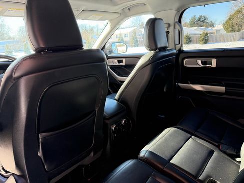 Used 2020 Ford Explorer Limited image 28