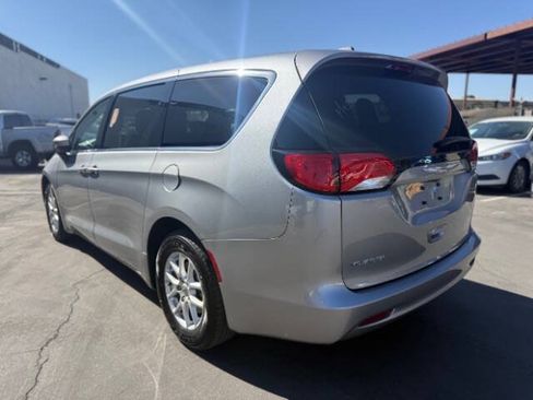 Used 2021 Chrysler Voyager LX FWD image 5