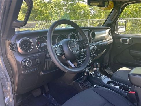 Used 2023 Jeep Wrangler Unlimited w/ Sun & Screen Package AWD/4WD image 8
