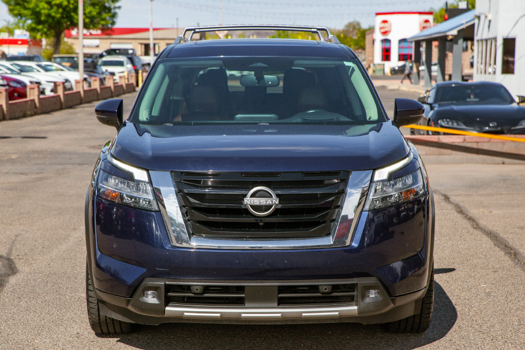 Used 2022 Nissan Pathfinder Platinum w/ Lighting Package (N93) AWD/4WD image 3