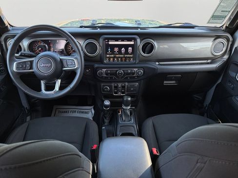 Used 2023 Jeep Gladiator Overland AWD/4WD image 17