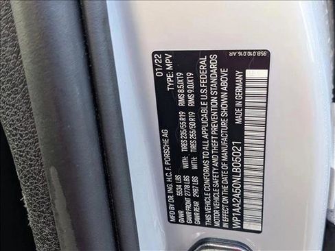 Used 2022 Porsche Macan image 17