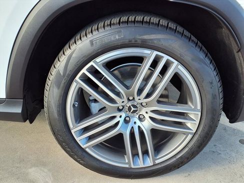 Used 2025 Mercedes-Benz GLS 450 4MATIC image 23