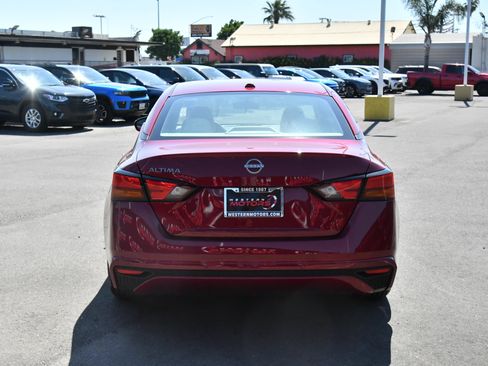 Used 2025 Nissan Altima 2.5 SV FWD image 7