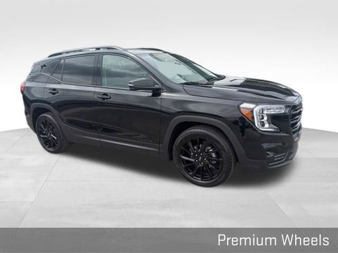 Used 2024 GMC Terrain SLT w/ Elevation Edition image 19