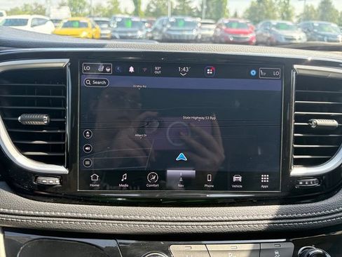 Used 2023 Chrysler Pacifica Limited FWD image 29