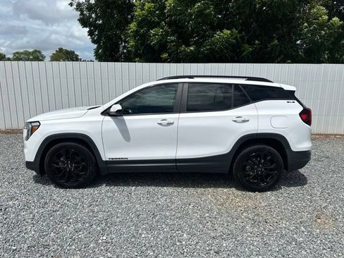 Used 2022 GMC Terrain SLE w/ Driver Convenience Package FWD image 2