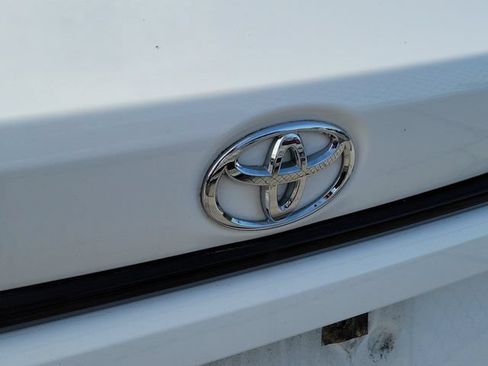 Used 2020 Toyota Corolla LE FWD image 5