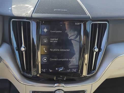 Used 2020 Volvo XC60 T6 Momentum w/ Protection Package Premier AWD/4WD image 17