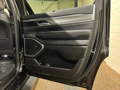 Used 2024 Jeep Wagoneer Series II w/ Convenience Group I AWD/4WD image 15