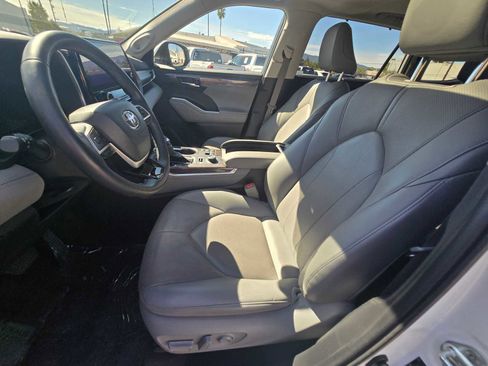 Used 2023 Toyota Highlander Limited image 24
