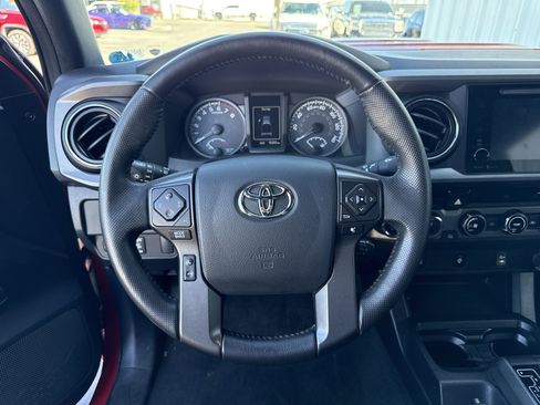 Used 2016 Toyota Tacoma TRD Sport image 16