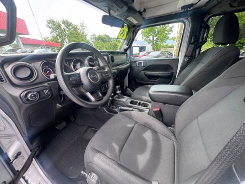 Used 2023 Jeep Gladiator Sport AWD/4WD image 12