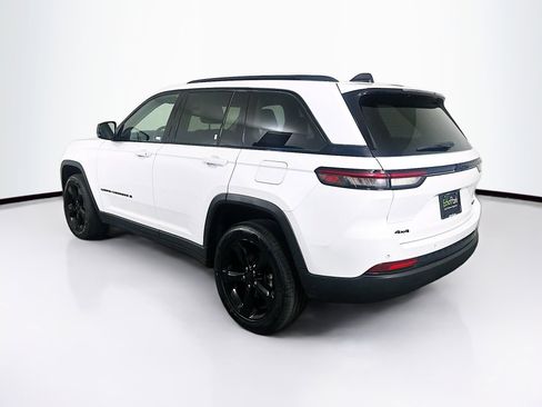 Used 2023 Jeep Grand Cherokee Limited w/ Black Appearance Package AWD/4WD image 5