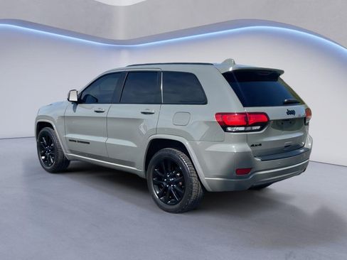 Used 2019 Jeep Grand Cherokee Altitude AWD/4WD image 4