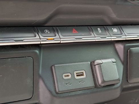 Used 2020 Chevrolet Silverado 1500 LT image 9