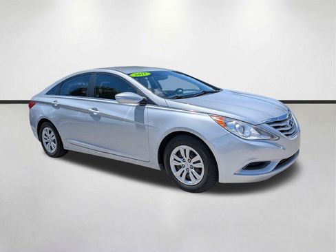 Used 2011 Hyundai Sonata GLS FWD image 2