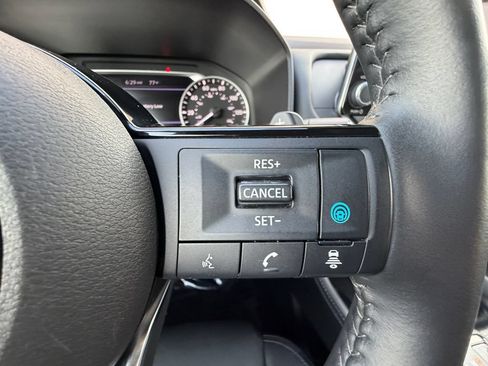 Used 2023 Nissan Rogue SL FWD image 24