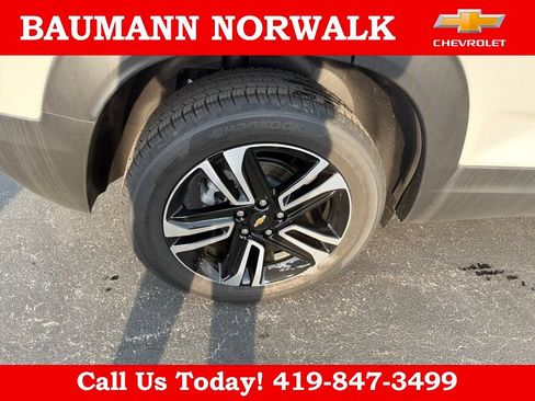 Used 2026 Chevrolet TrailBlazer LT w/ Convenience Package FWD image 12