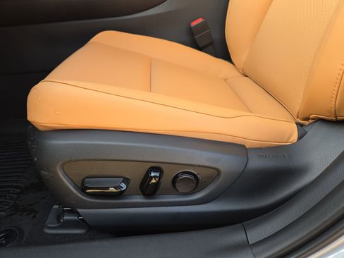 New 2026 Lexus UX 300h FWD image 17