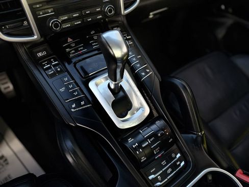 Used 2017 Porsche Cayenne Turbo image 41