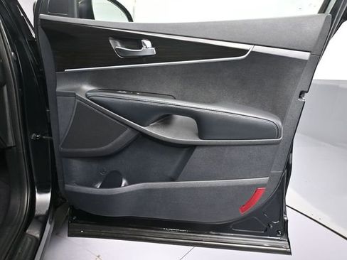 Used 2019 Kia Sorento LX image 42