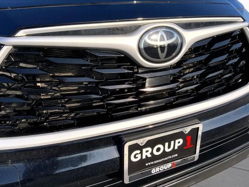 Used 2023 Toyota Highlander LE FWD image 29