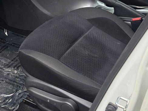 Used 2015 Nissan Juke SV w/ Technology Package image 19